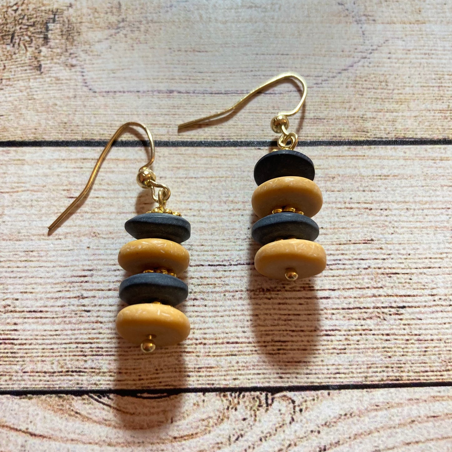25E-04 Black and gold earrings