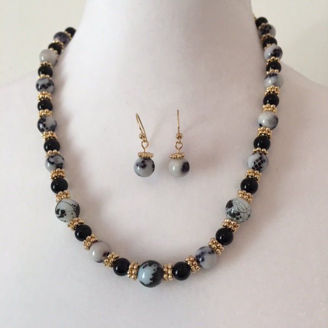 NS24-F49 - White & Black Necklace & Earring Set w/ Gold Accents
