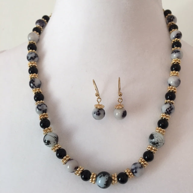 NS24-F49 - White & Black Necklace & Earring Set w/ Gold Accents