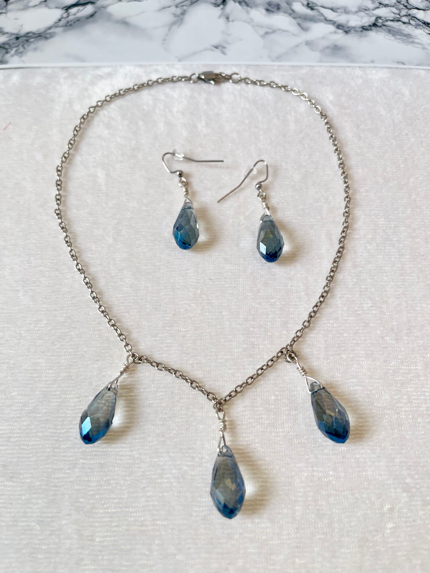 25 N-S14 Blue teardrop necklace