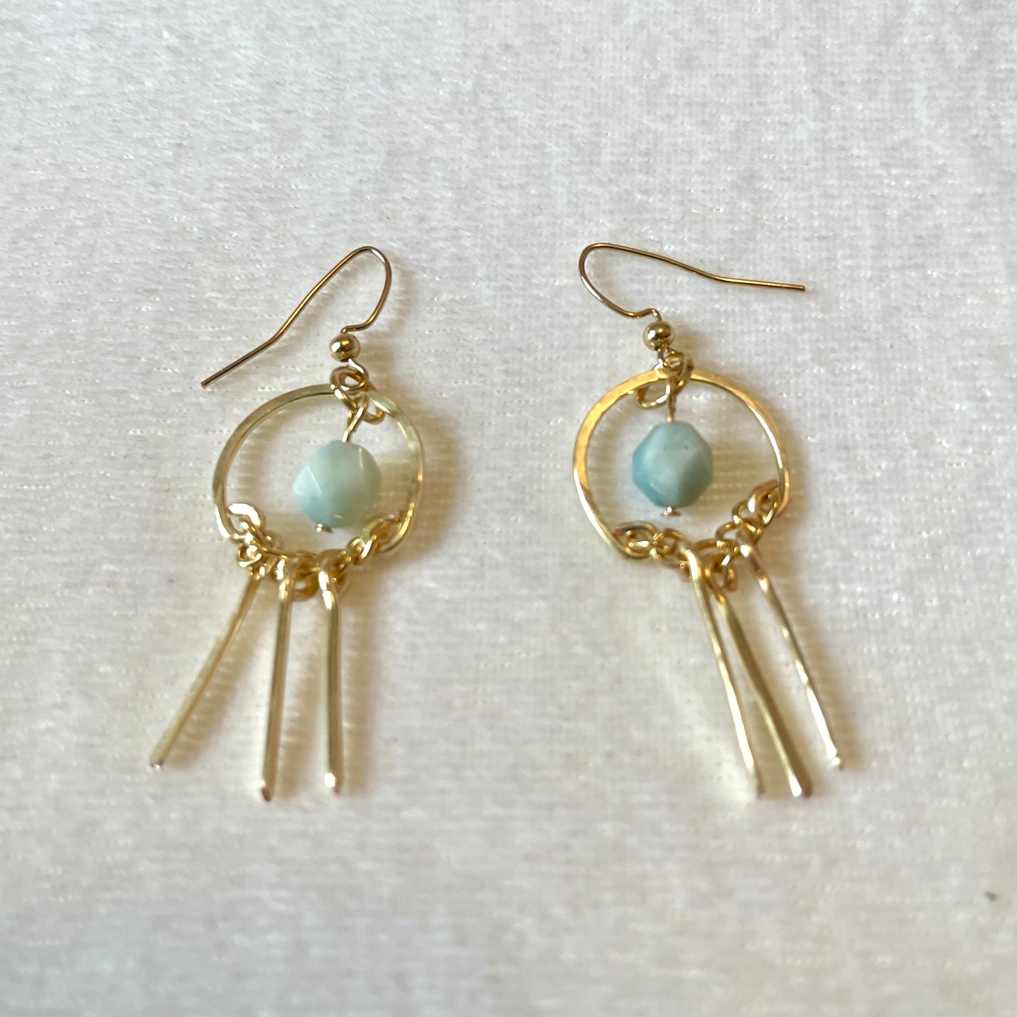 E25 25 Horseshoe shaped gold earring
