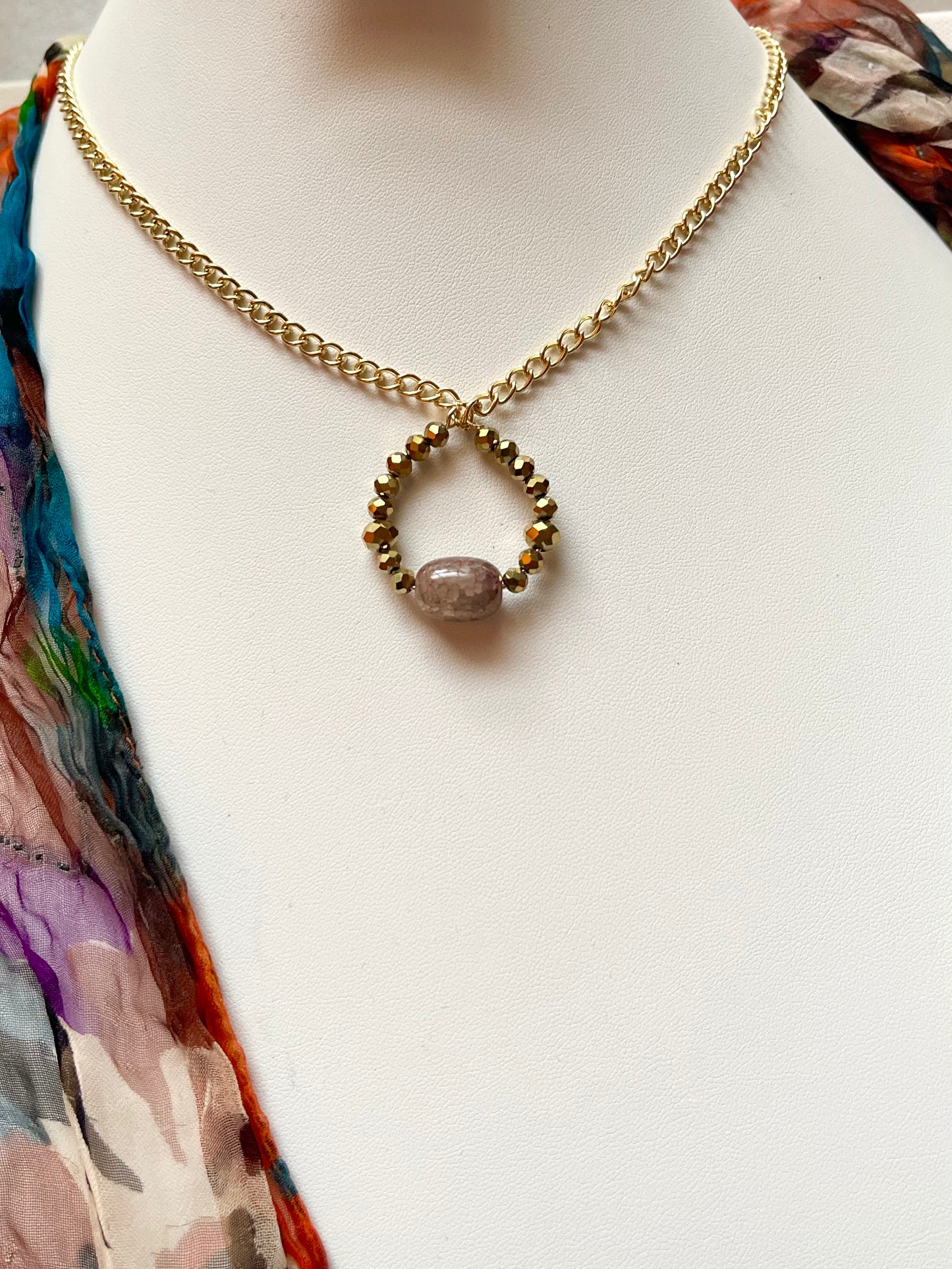 25 N16 Gold-tone faceted pendant necklace