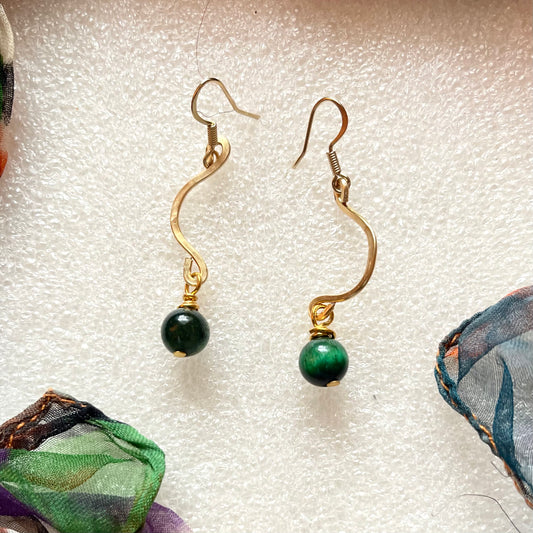 25 E30 Cute gold dangle earrings with green accent