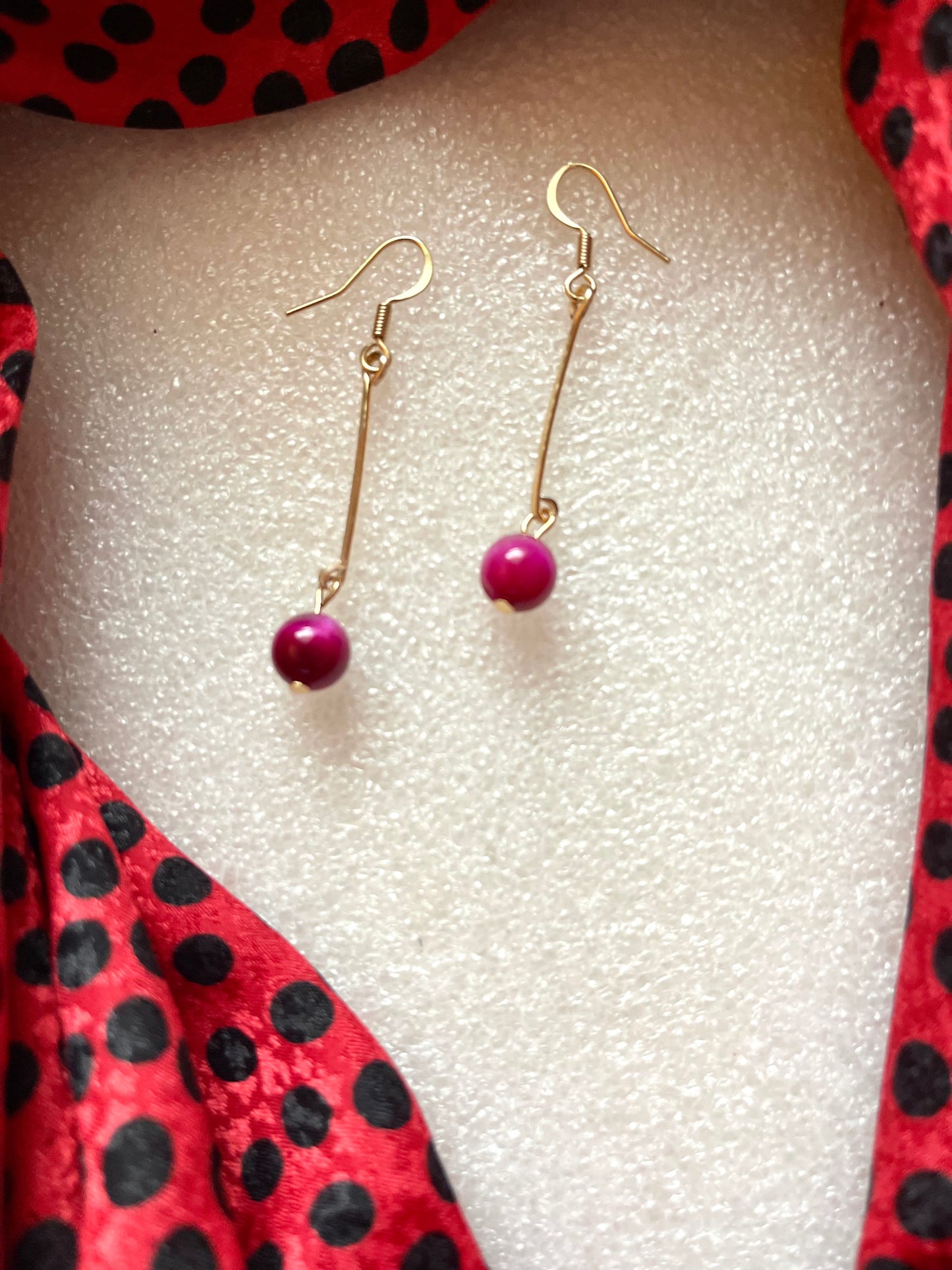 25 E28 Pink tiger eye dangle on gold