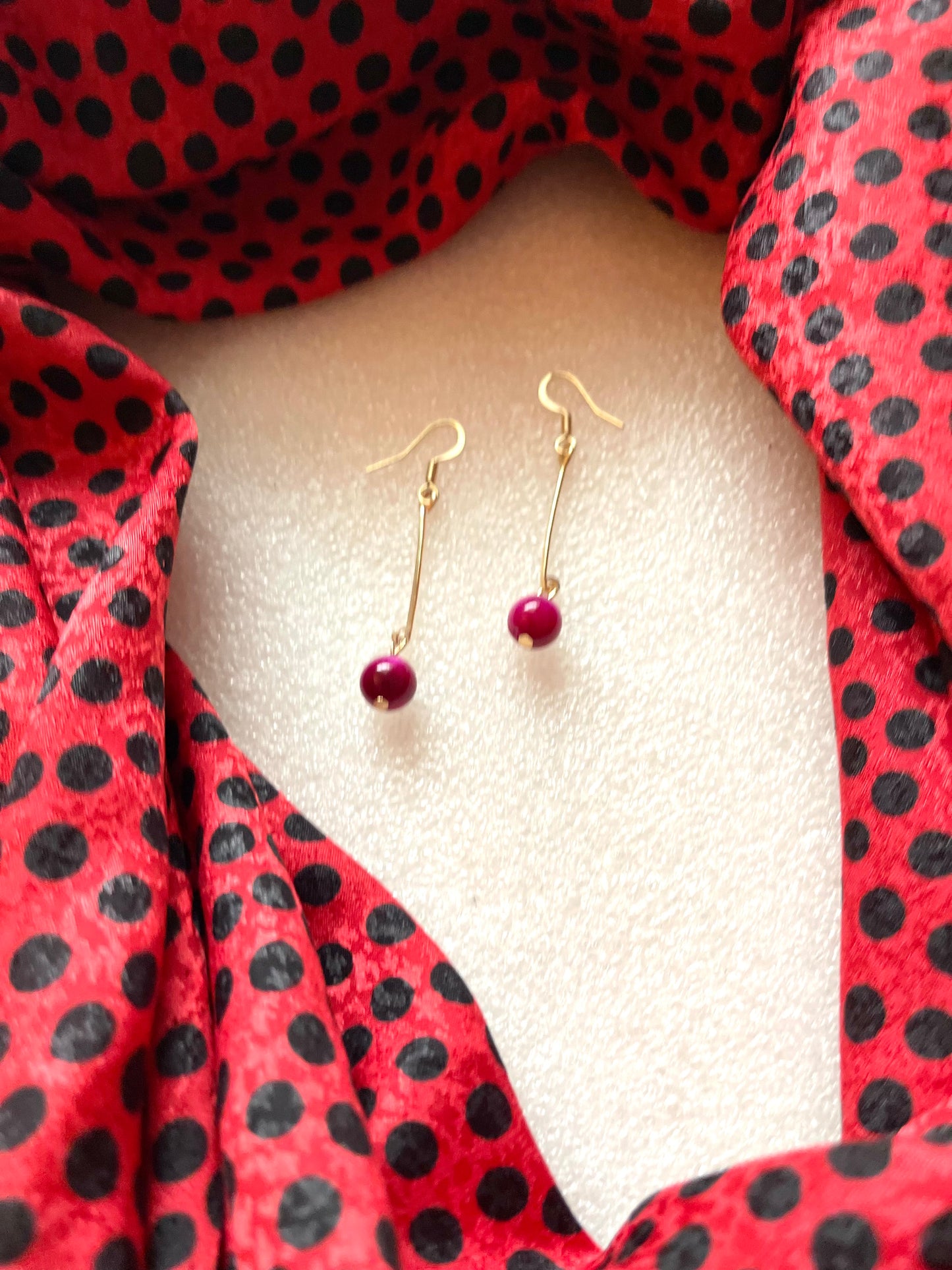 25 E28 Pink tiger eye dangle on gold