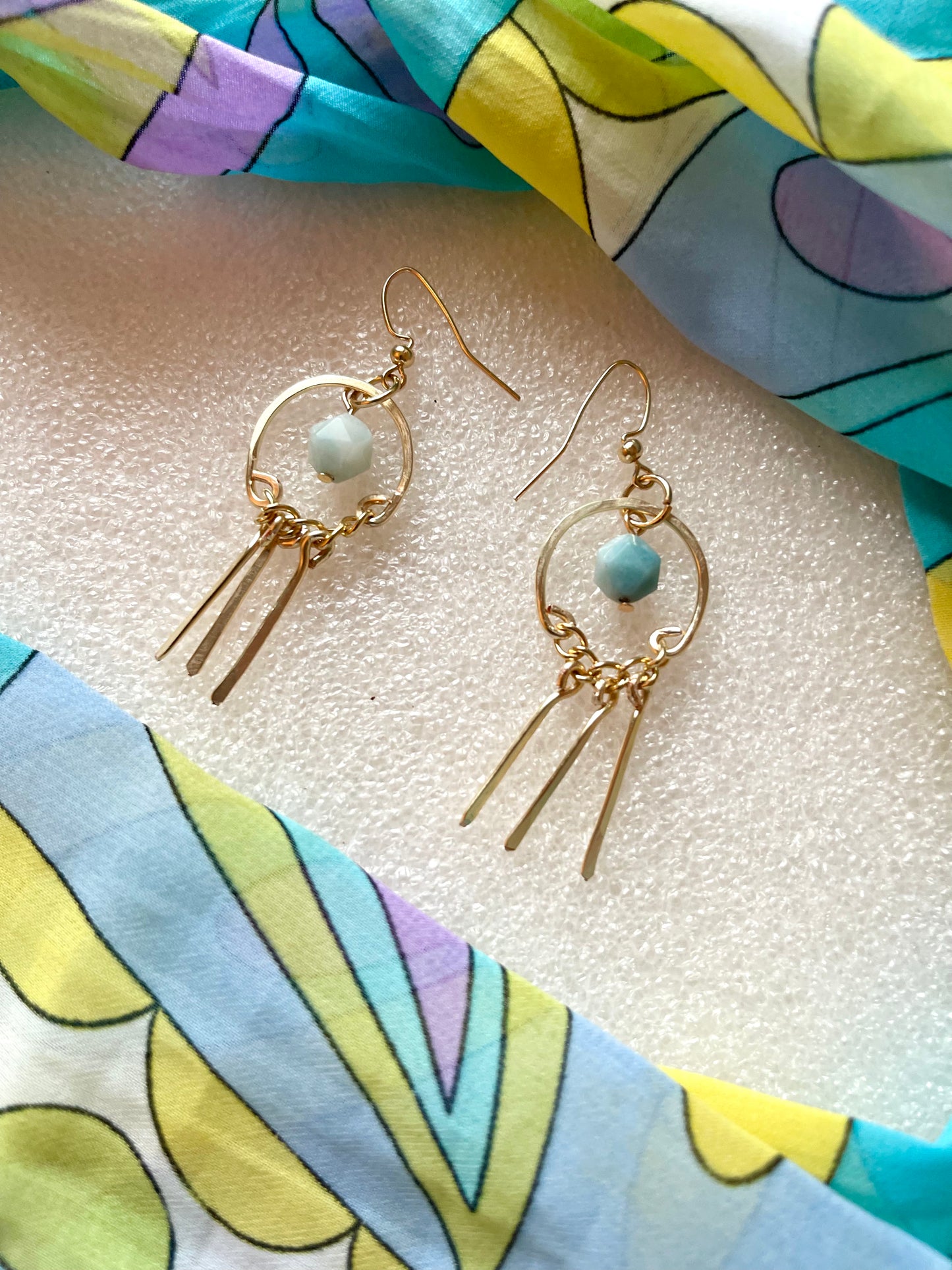 E25 25 Horseshoe shaped gold earring
