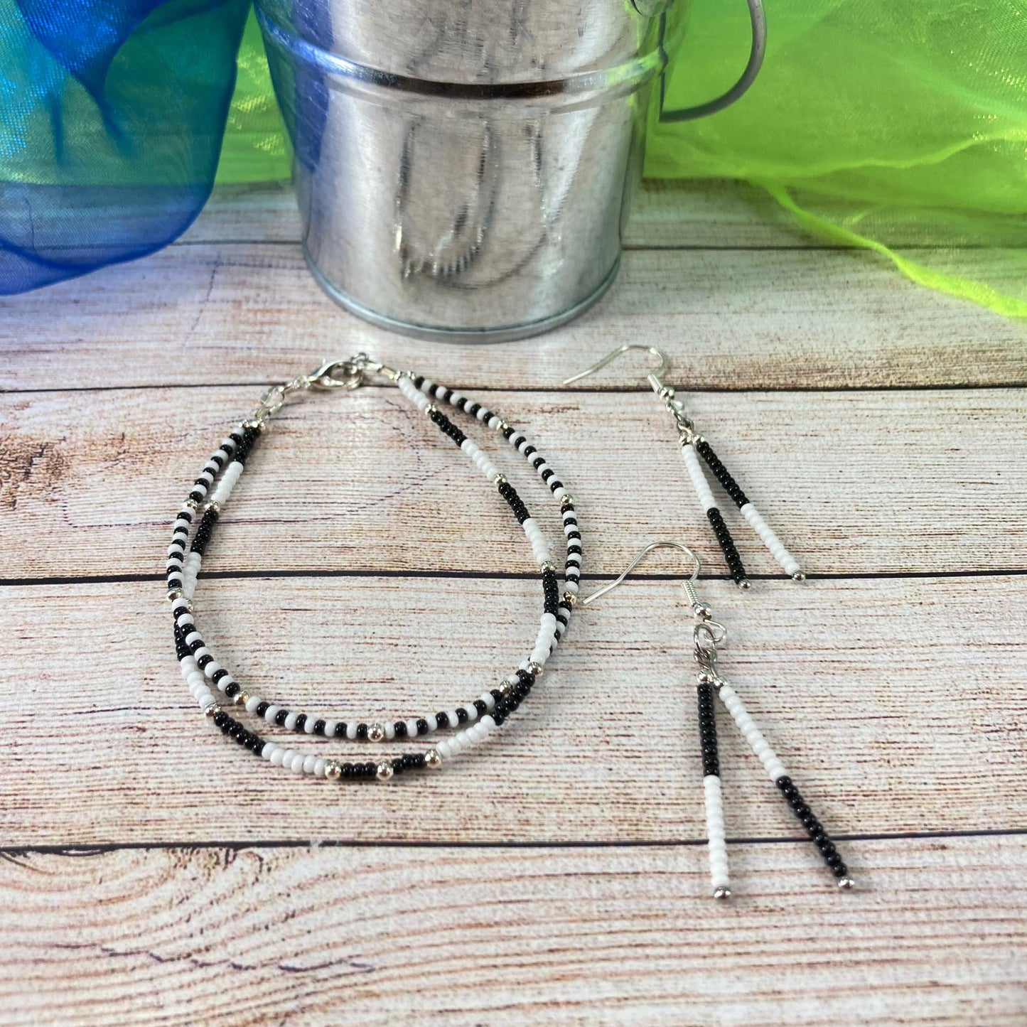 FFB33 - Friendship Bracelet & Earrings - Black & White