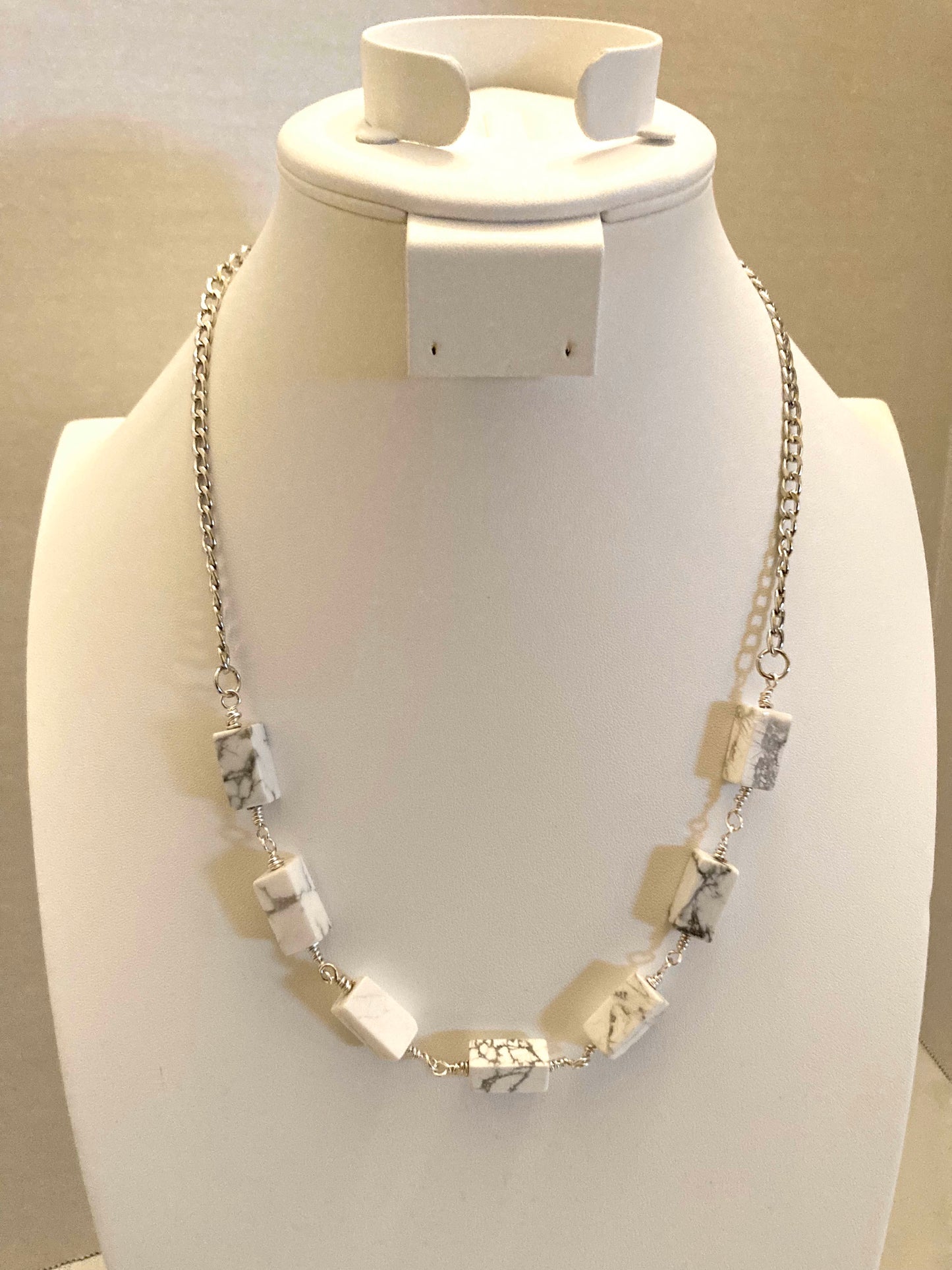 45N - White Marbled Bead Necklace