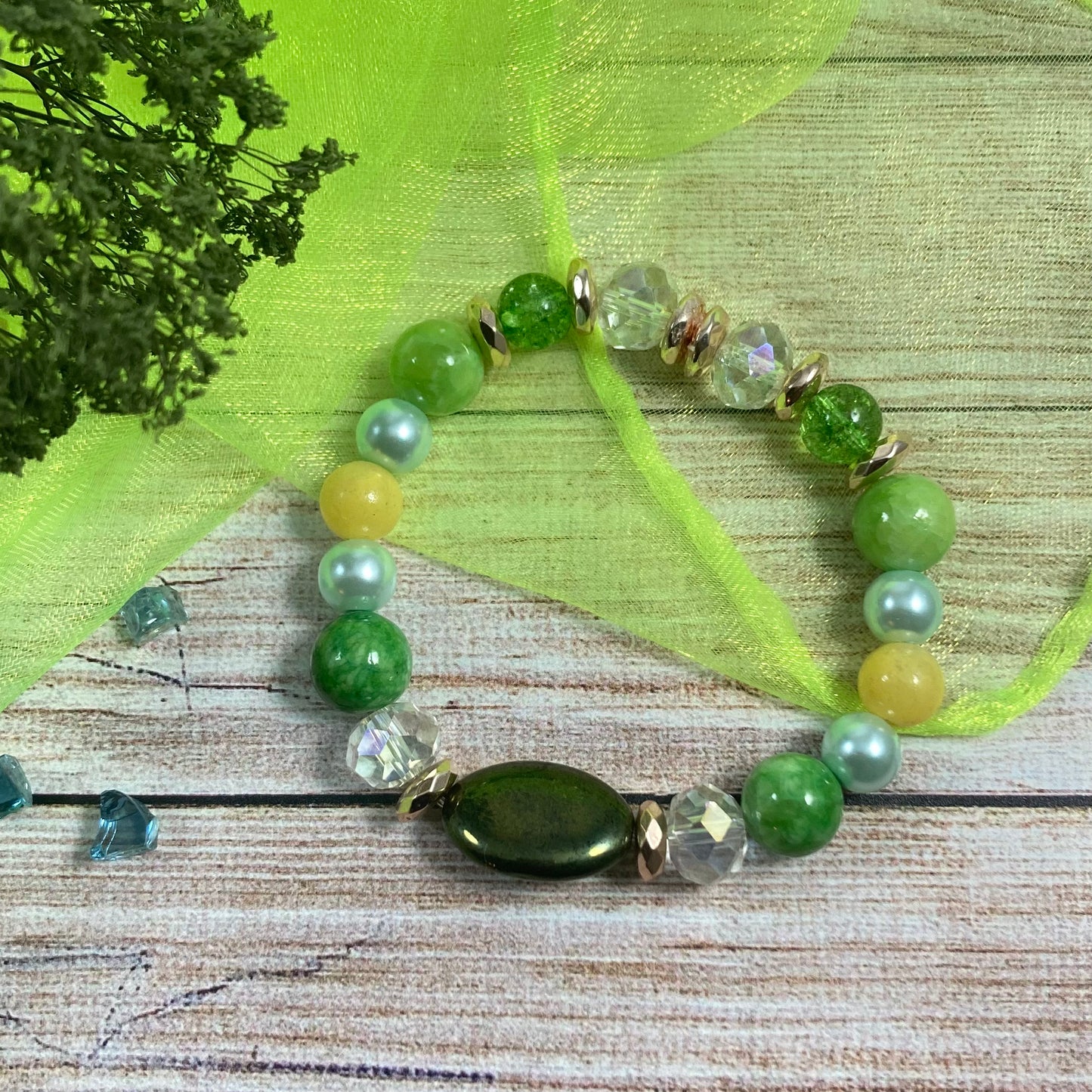 B24-37 - Green, Clear & Yellow Stretch Bracelet w/ Focal