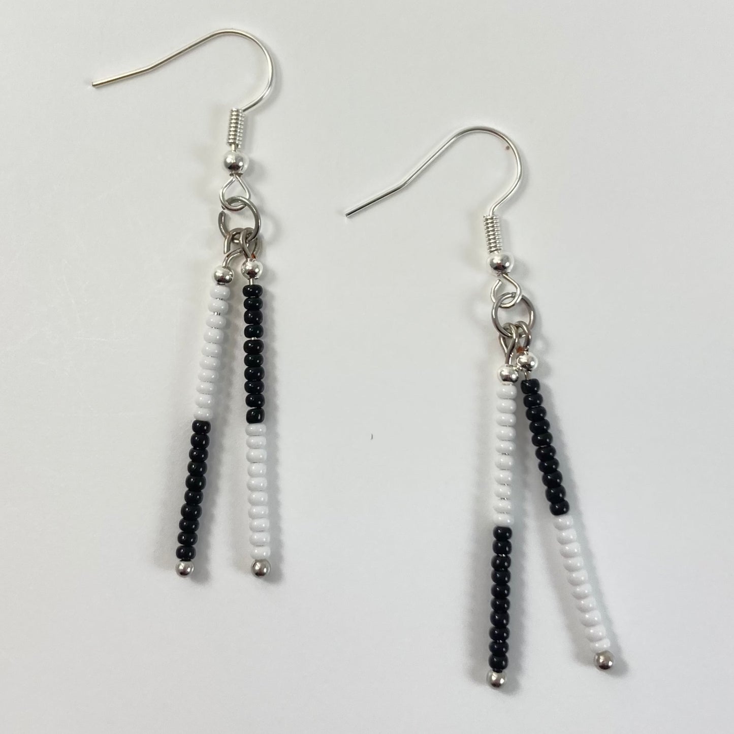 FFB33 - Friendship Bracelet & Earrings - Black & White