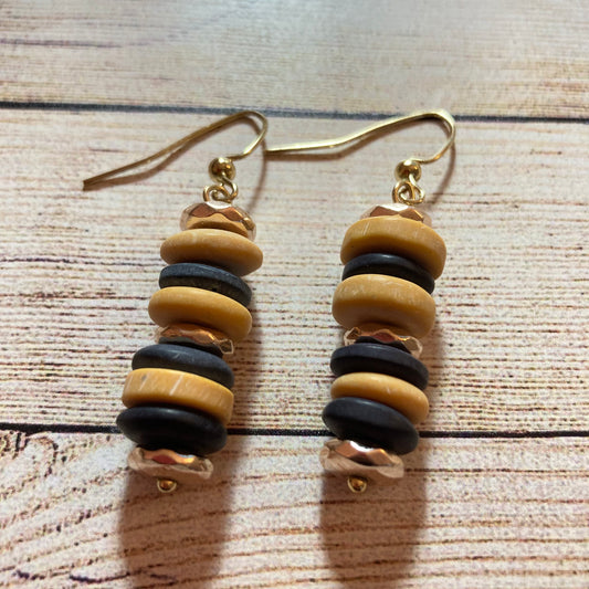 25E-03  Black and gold ceramic earrings