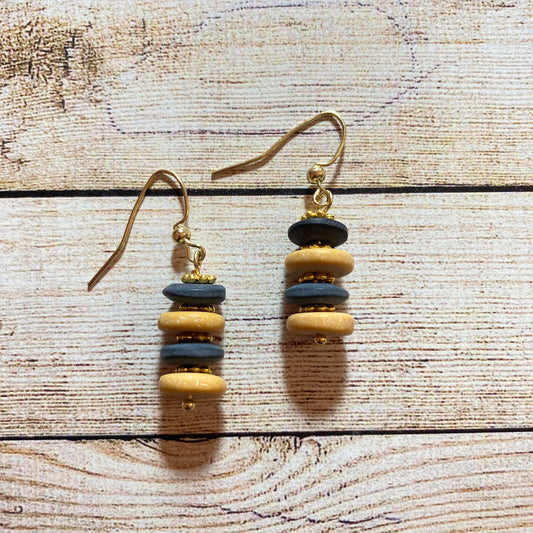 25E-04 Black and gold earrings