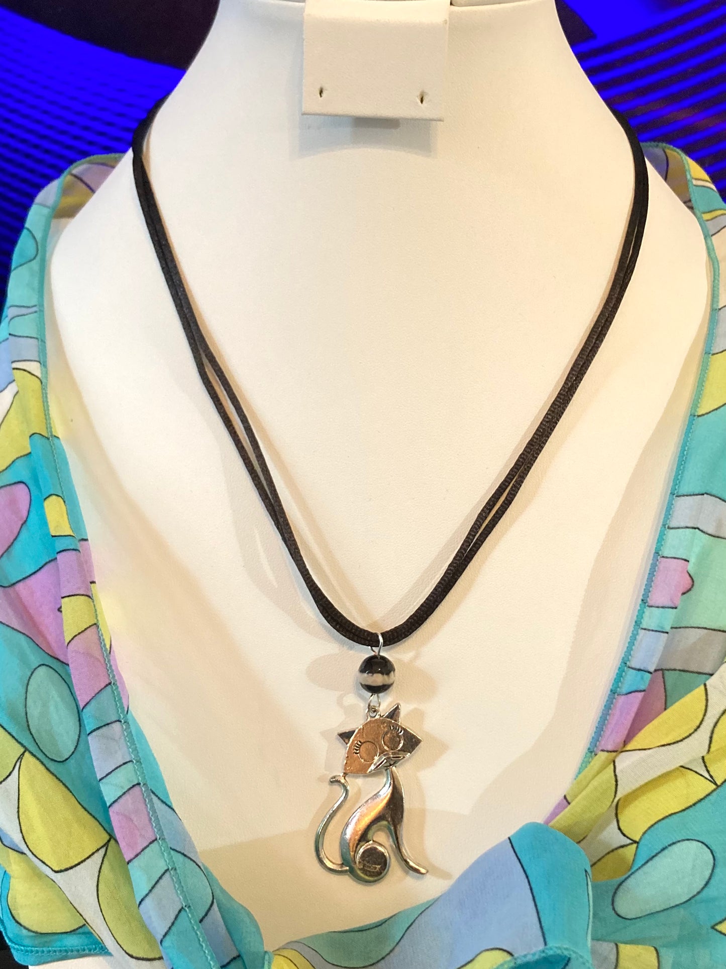 RN24-F59 Black rope necklace with Cat.