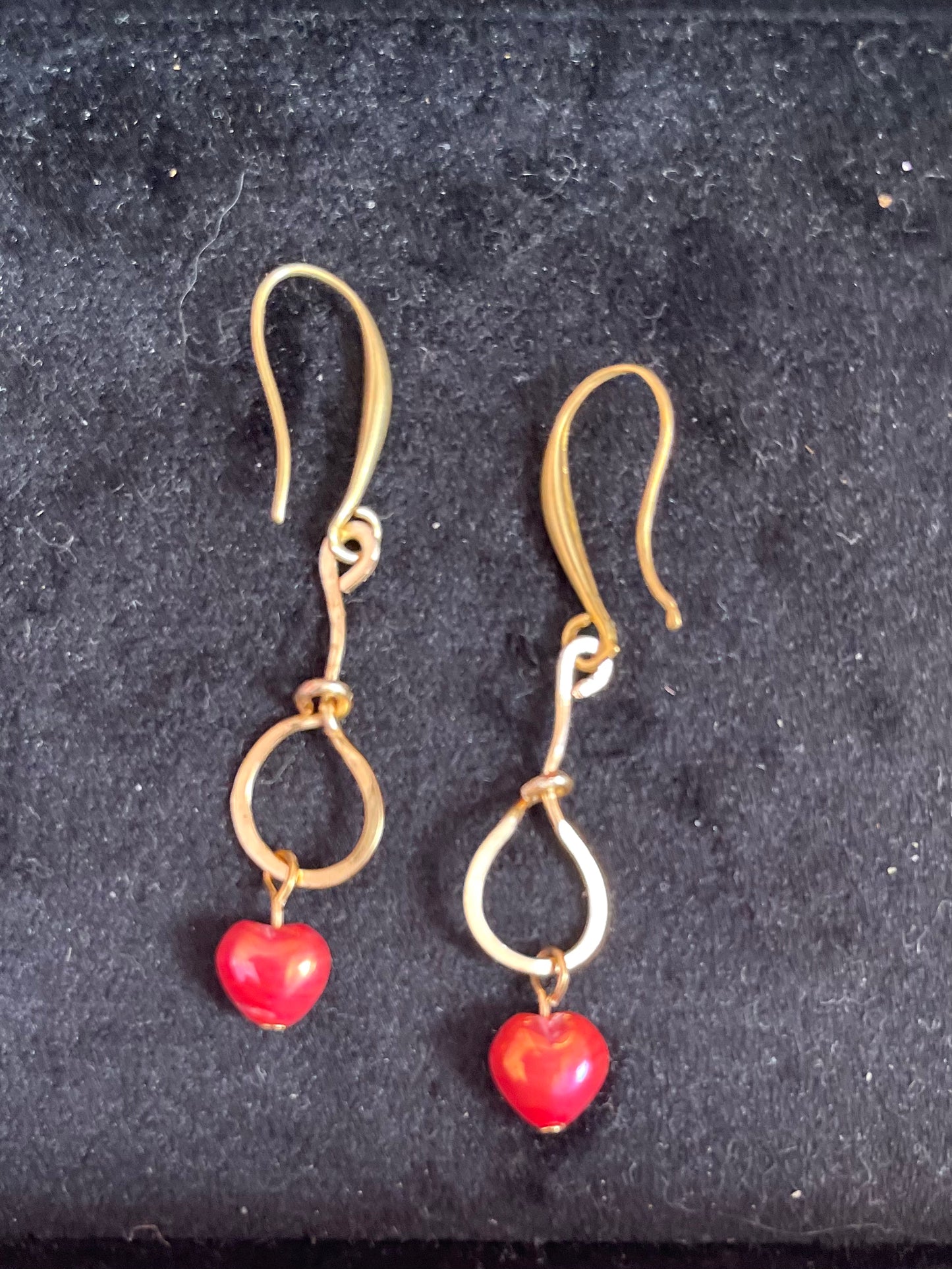 25 E18 Gold dangle earrings with red a heart