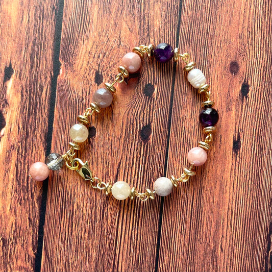 25 B23 Gold linked bracelet with sunstone and amethyst