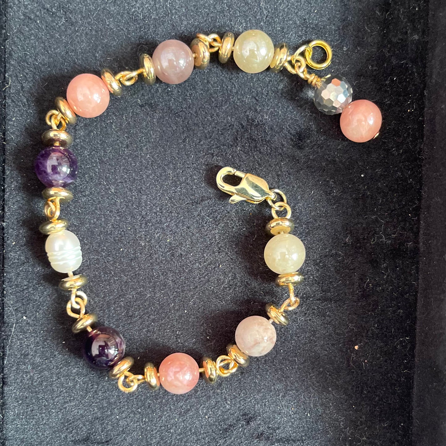 25 B23 Gold linked bracelet with sunstone and amethyst