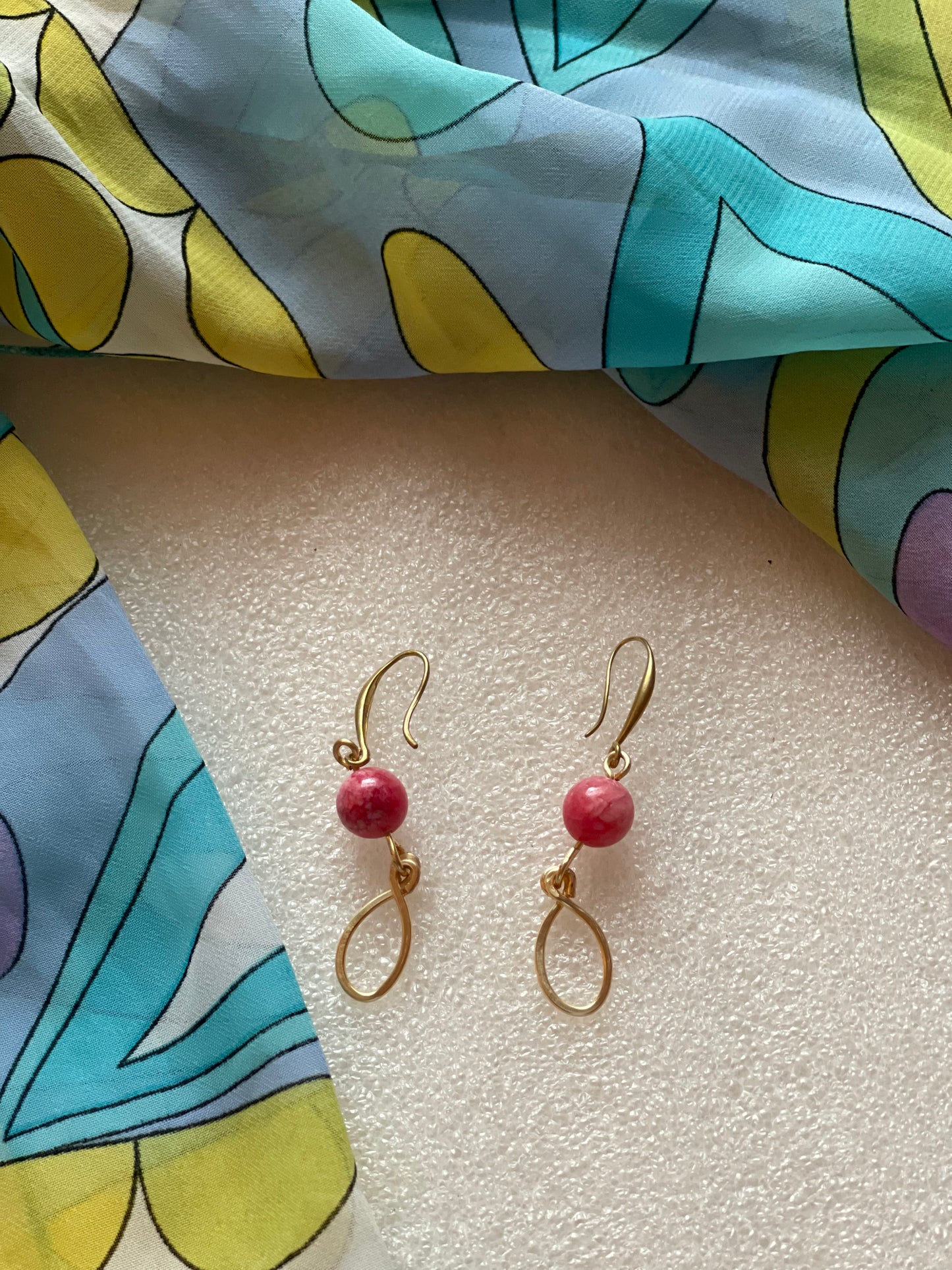 25E-23  Pink quartz earring with gold dangle
