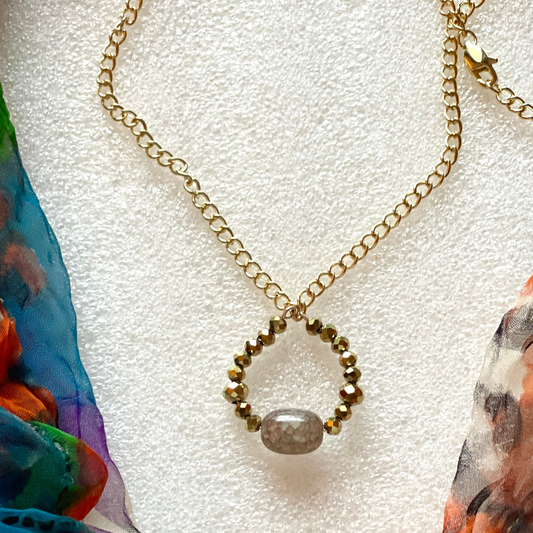 25 N16 Gold-tone faceted pendant necklace