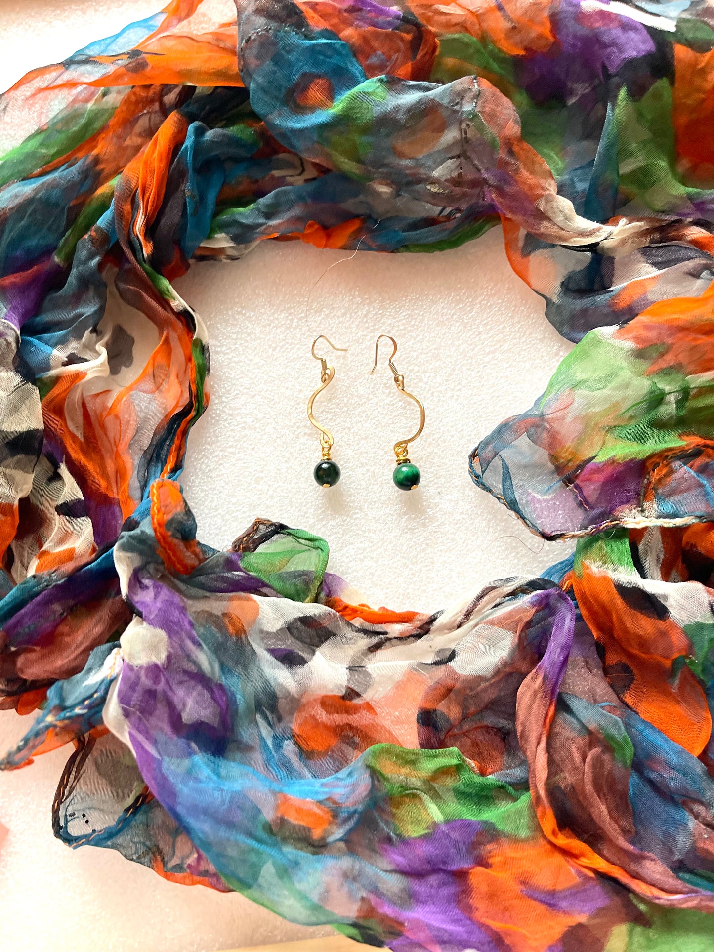 25 E30 Cute gold dangle earrings with green accent