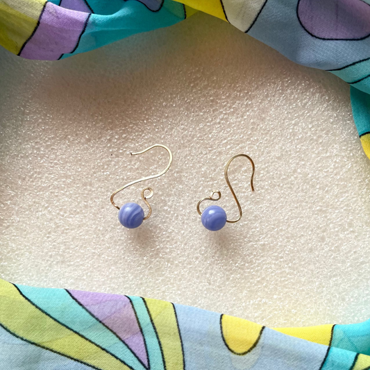 25 E29 "Swan" gold and blue earring