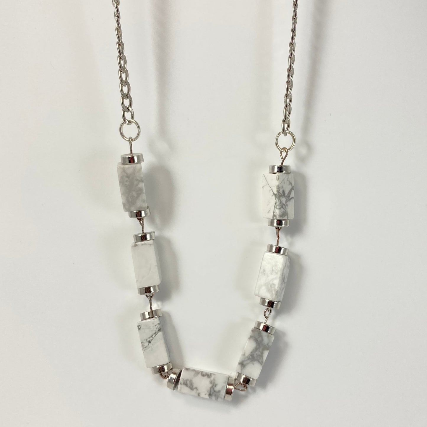 27S - White & Silver Necklace & Earring Set